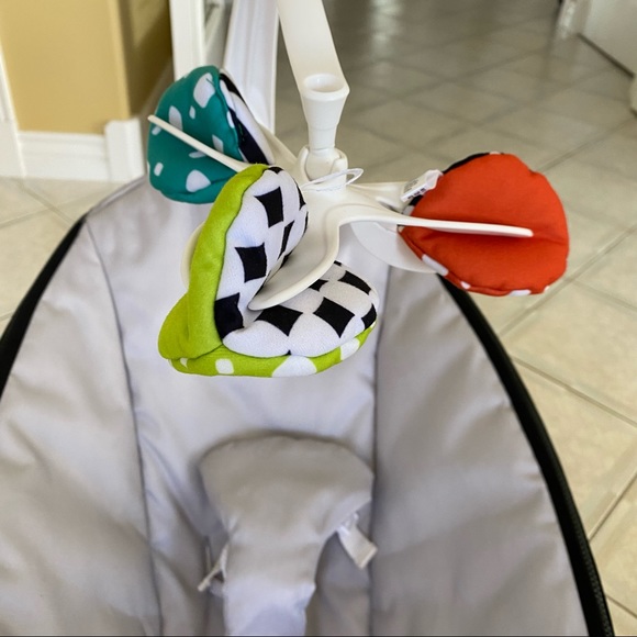 4Moms Rockaroo & Newborn Insert - Picture 6 of 10